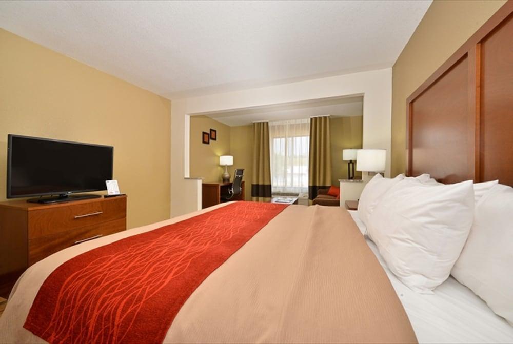 Comfort Inn & Suites Cedar Rapids North - Collins Road Екстер'єр фото