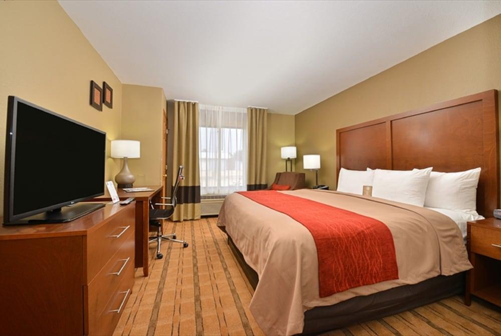 Comfort Inn & Suites Cedar Rapids North - Collins Road Екстер'єр фото
