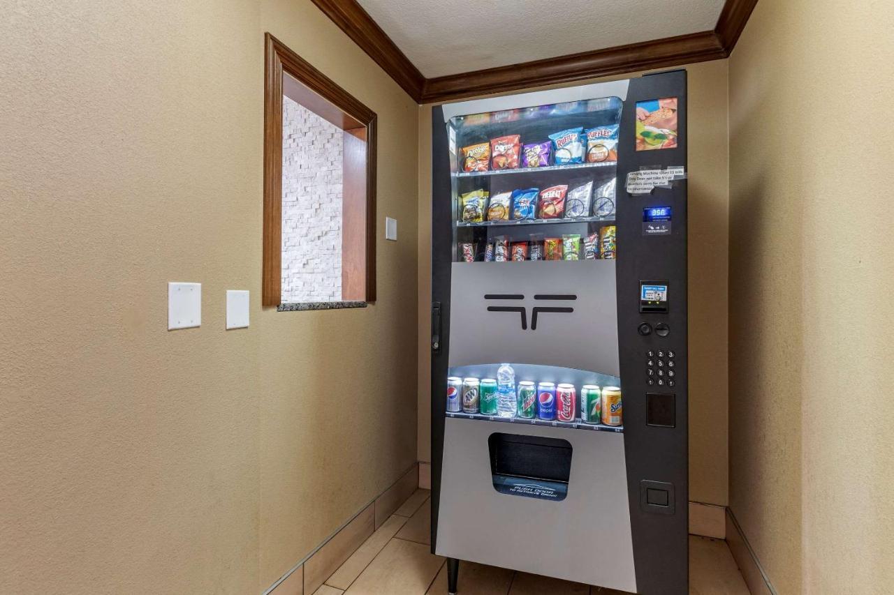 Comfort Inn & Suites Cedar Rapids North - Collins Road Екстер'єр фото