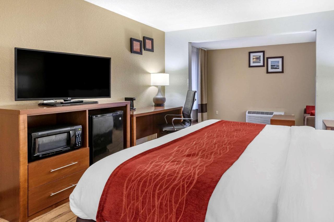 Comfort Inn & Suites Cedar Rapids North - Collins Road Екстер'єр фото