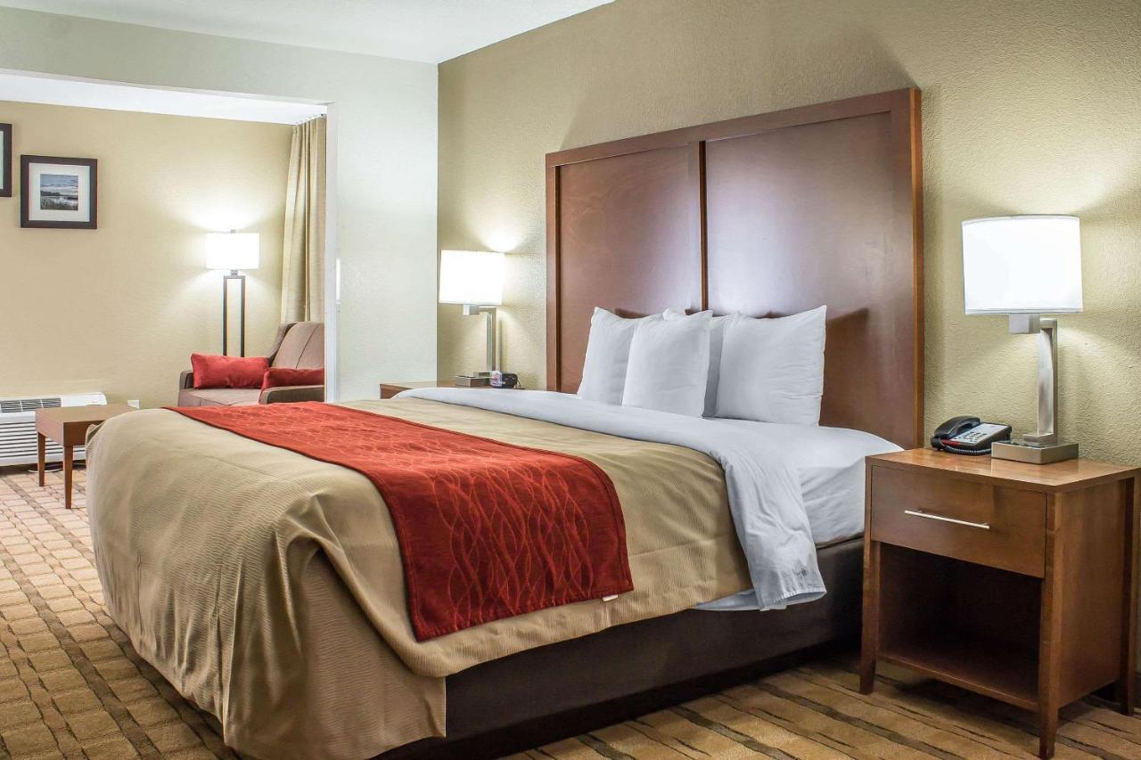 Comfort Inn & Suites Cedar Rapids North - Collins Road Екстер'єр фото