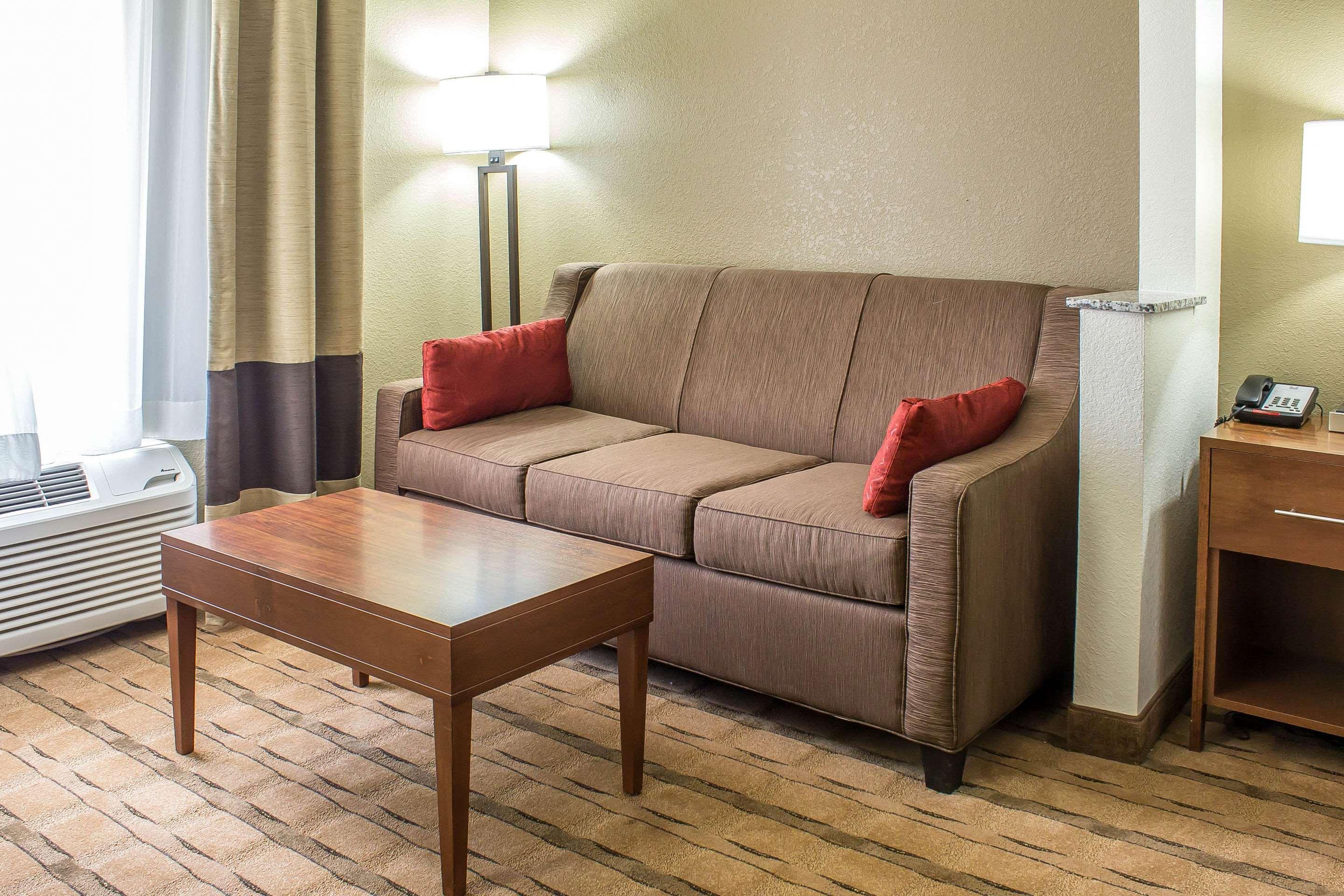 Comfort Inn & Suites Cedar Rapids North - Collins Road Екстер'єр фото
