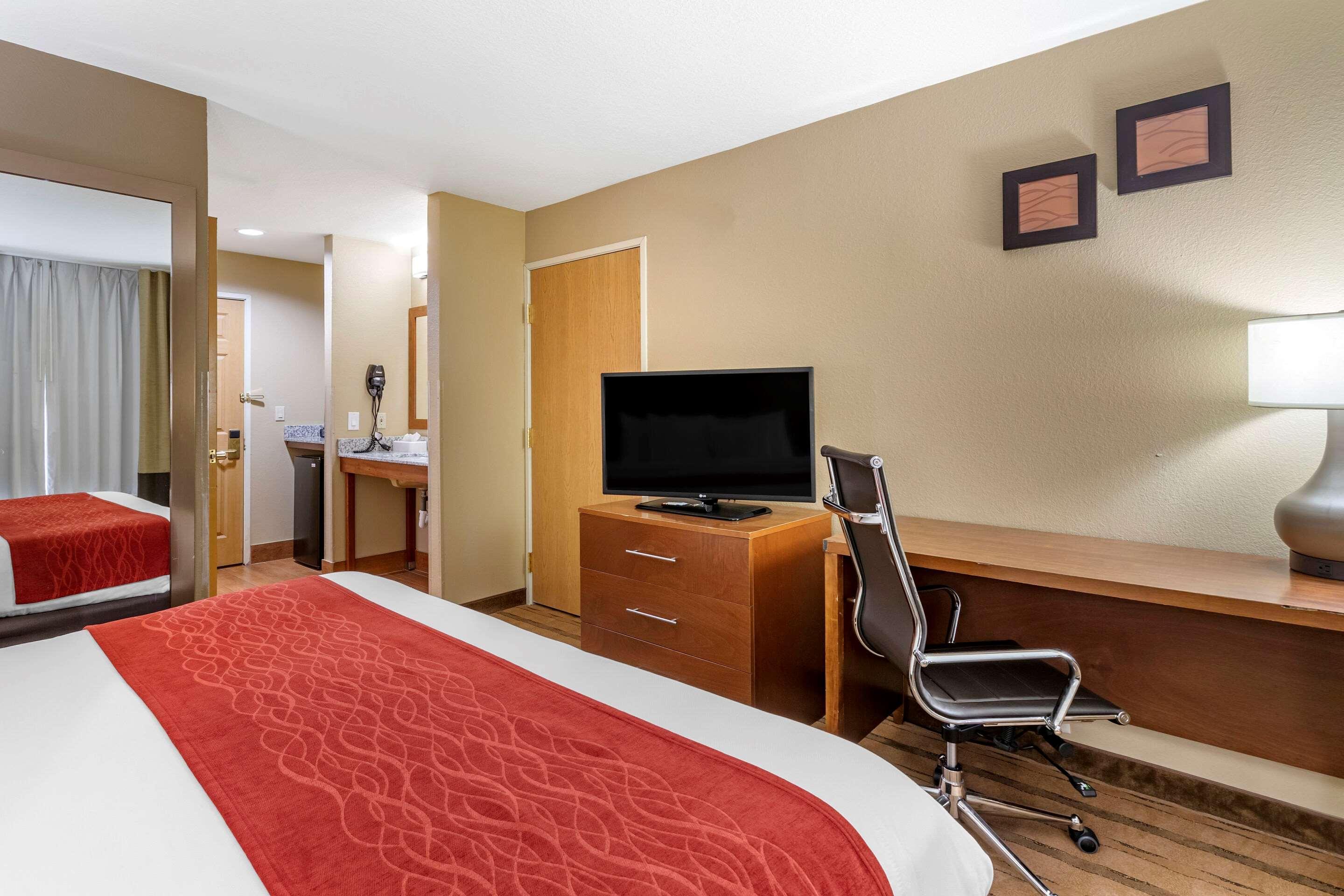 Comfort Inn & Suites Cedar Rapids North - Collins Road Екстер'єр фото