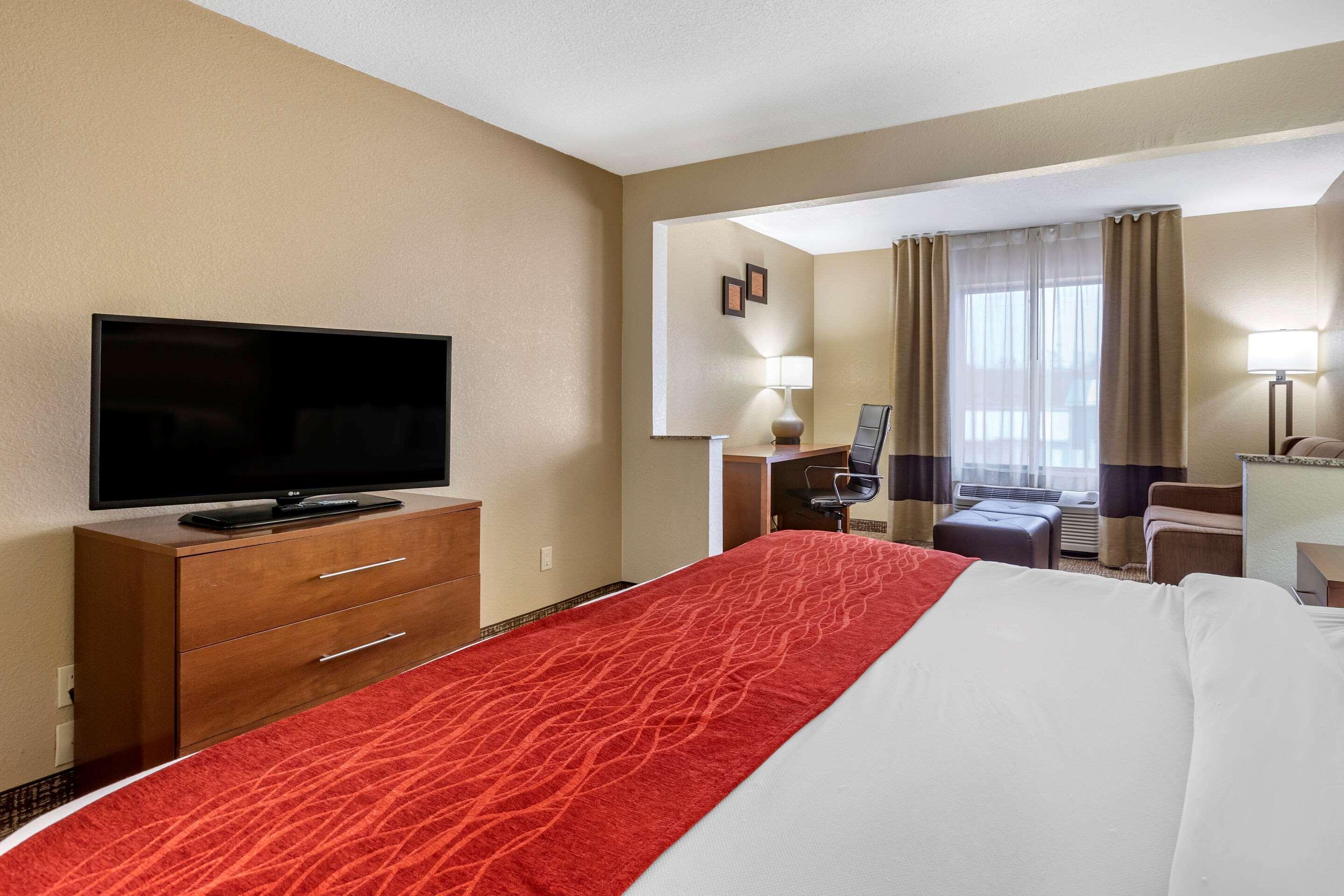 Comfort Inn & Suites Cedar Rapids North - Collins Road Екстер'єр фото
