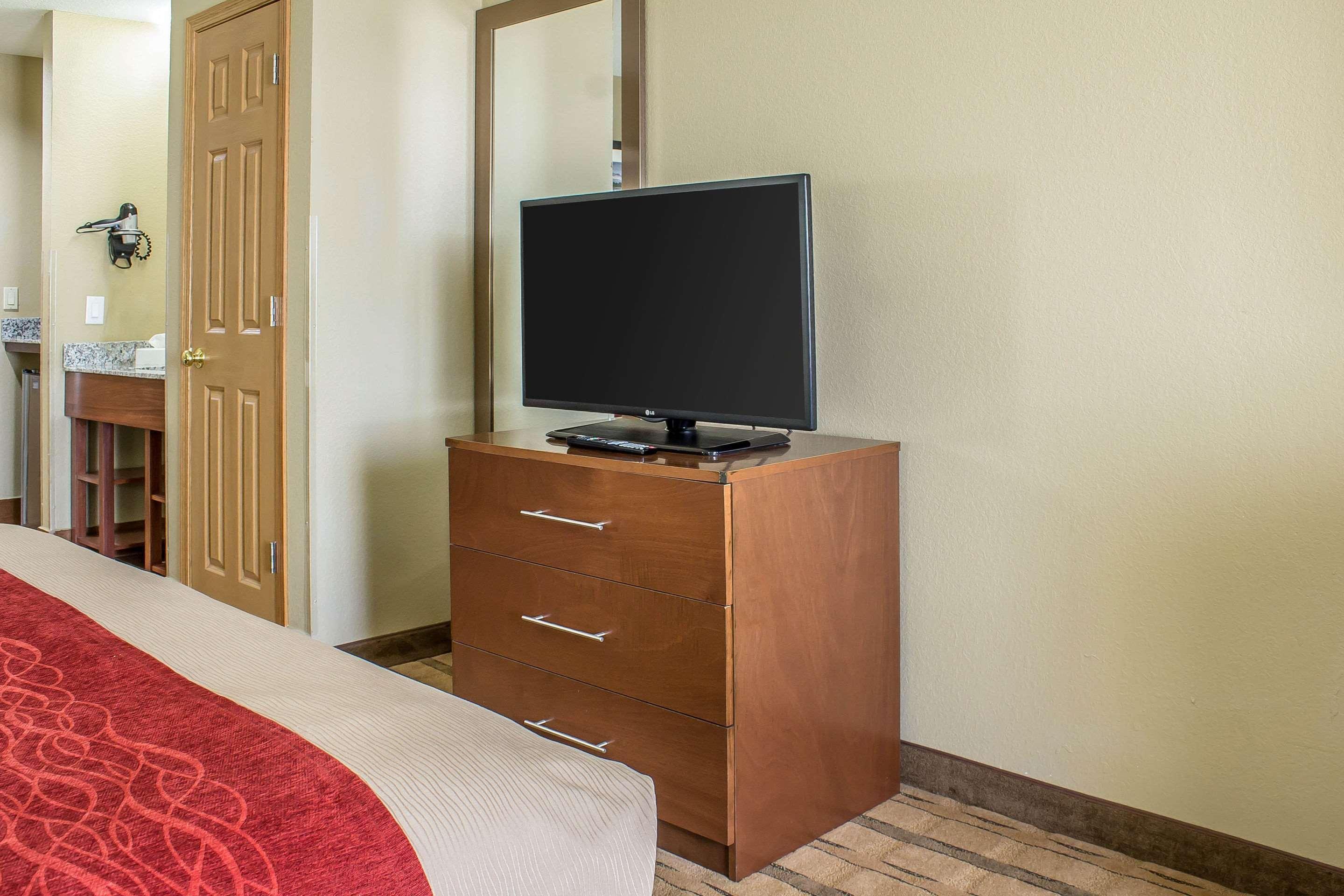 Comfort Inn & Suites Cedar Rapids North - Collins Road Екстер'єр фото