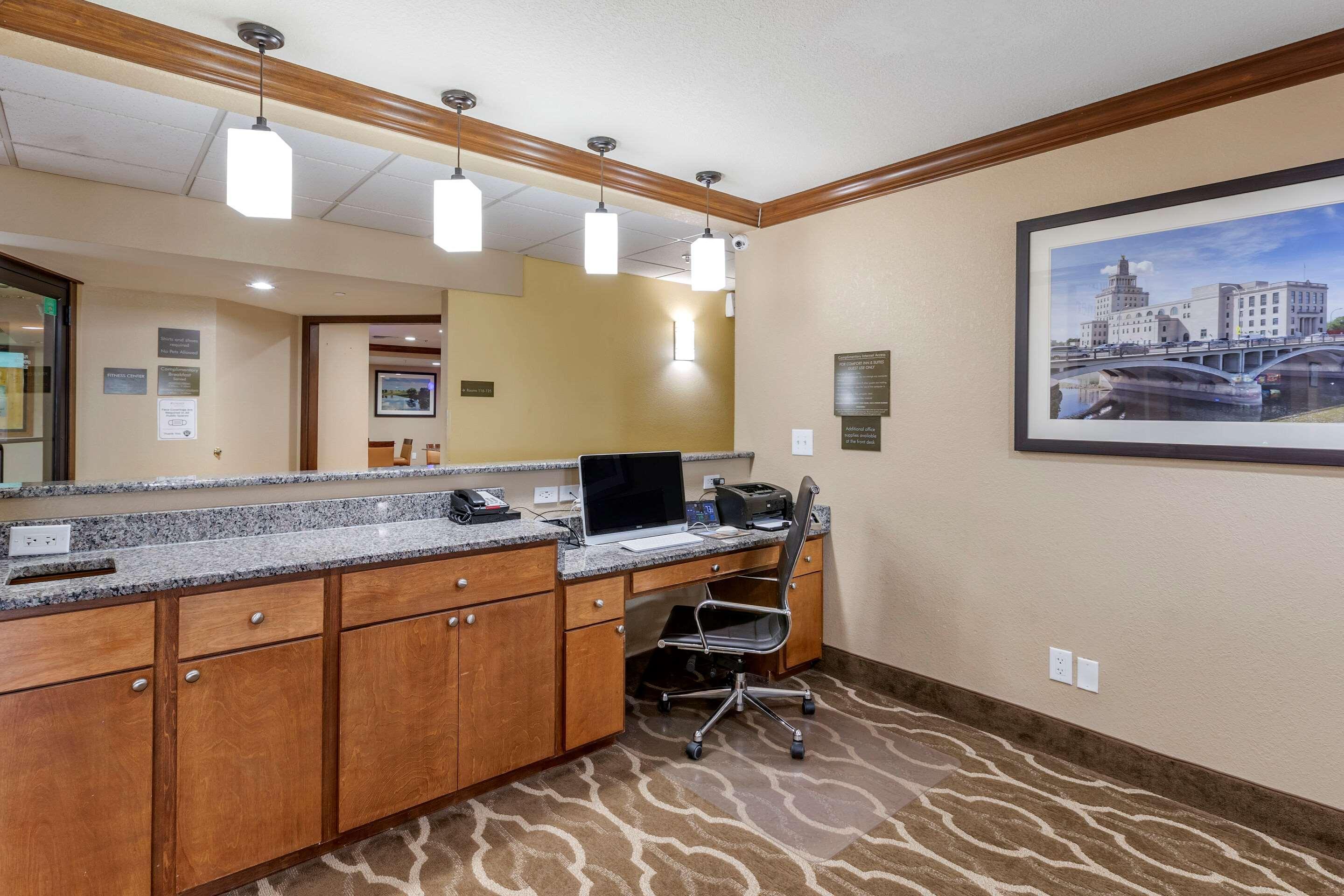Comfort Inn & Suites Cedar Rapids North - Collins Road Екстер'єр фото