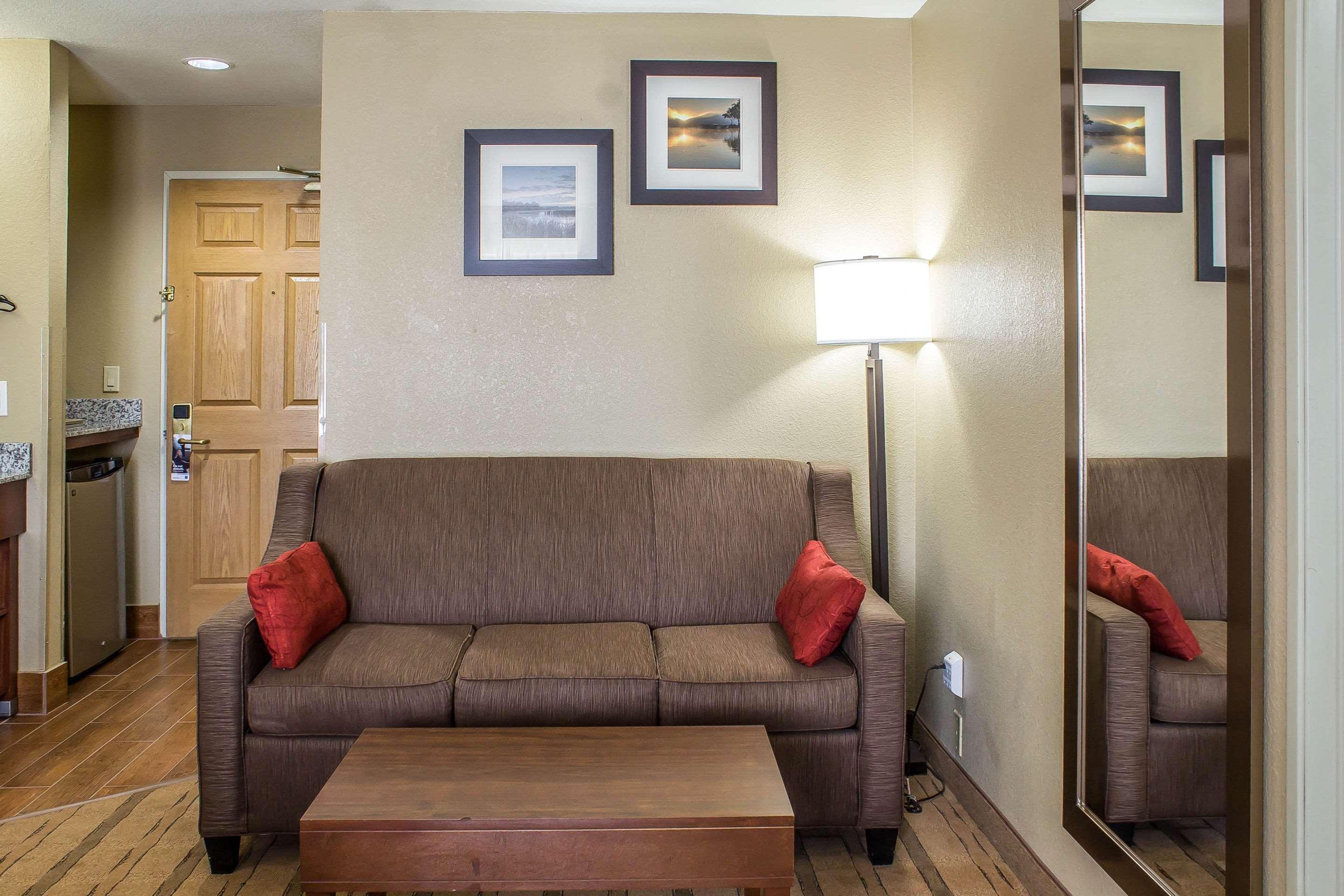 Comfort Inn & Suites Cedar Rapids North - Collins Road Екстер'єр фото
