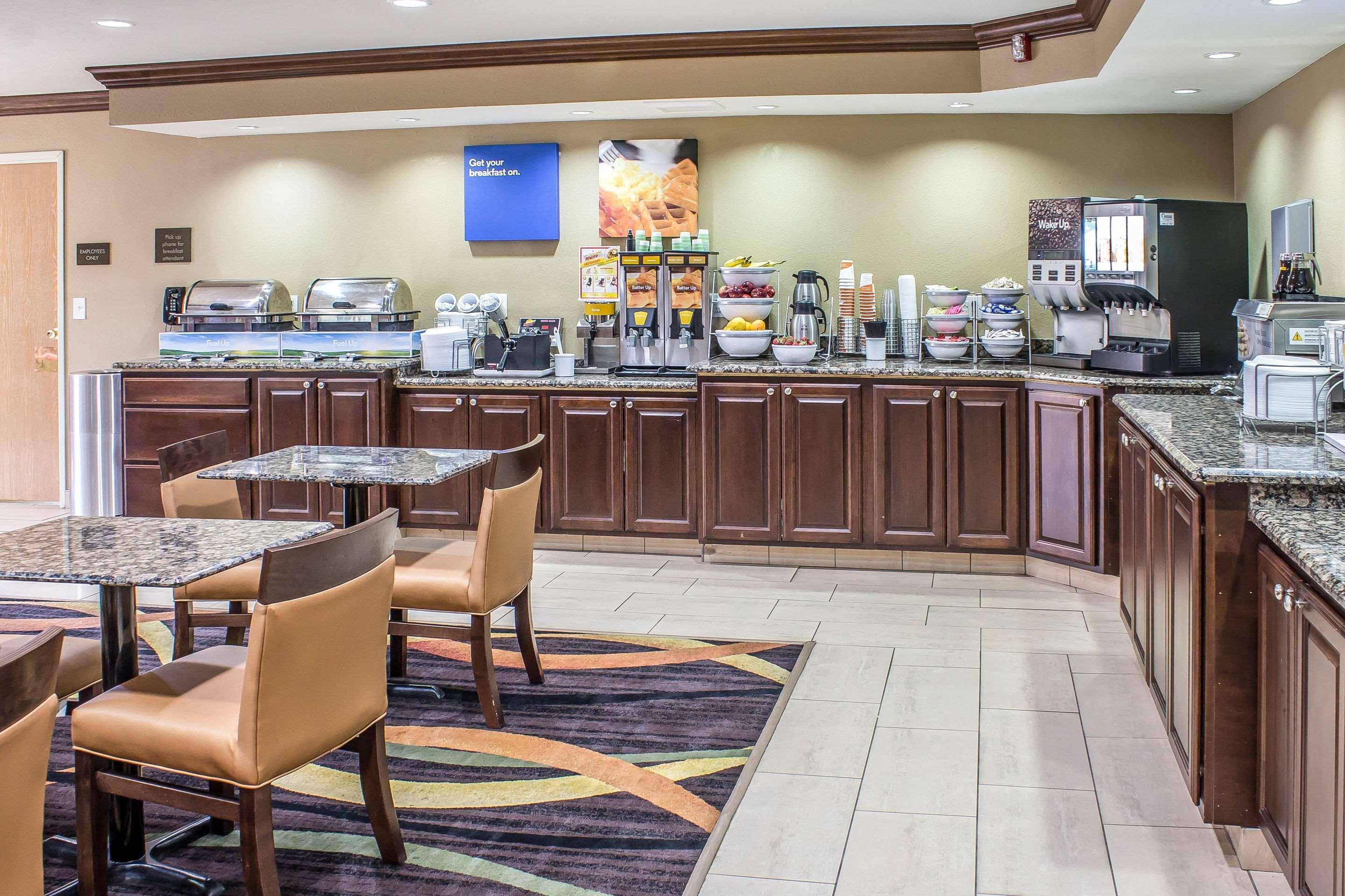 Comfort Inn & Suites Cedar Rapids North - Collins Road Екстер'єр фото