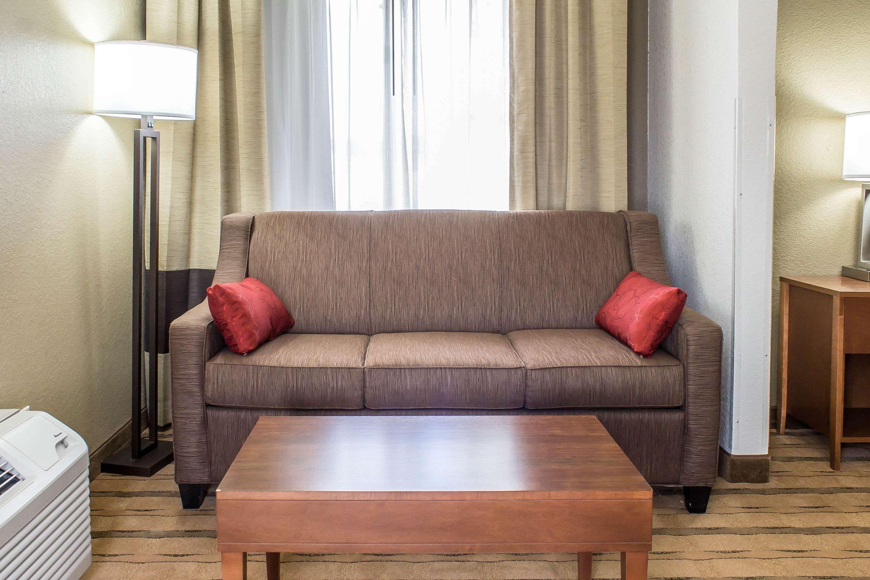 Comfort Inn & Suites Cedar Rapids North - Collins Road Екстер'єр фото