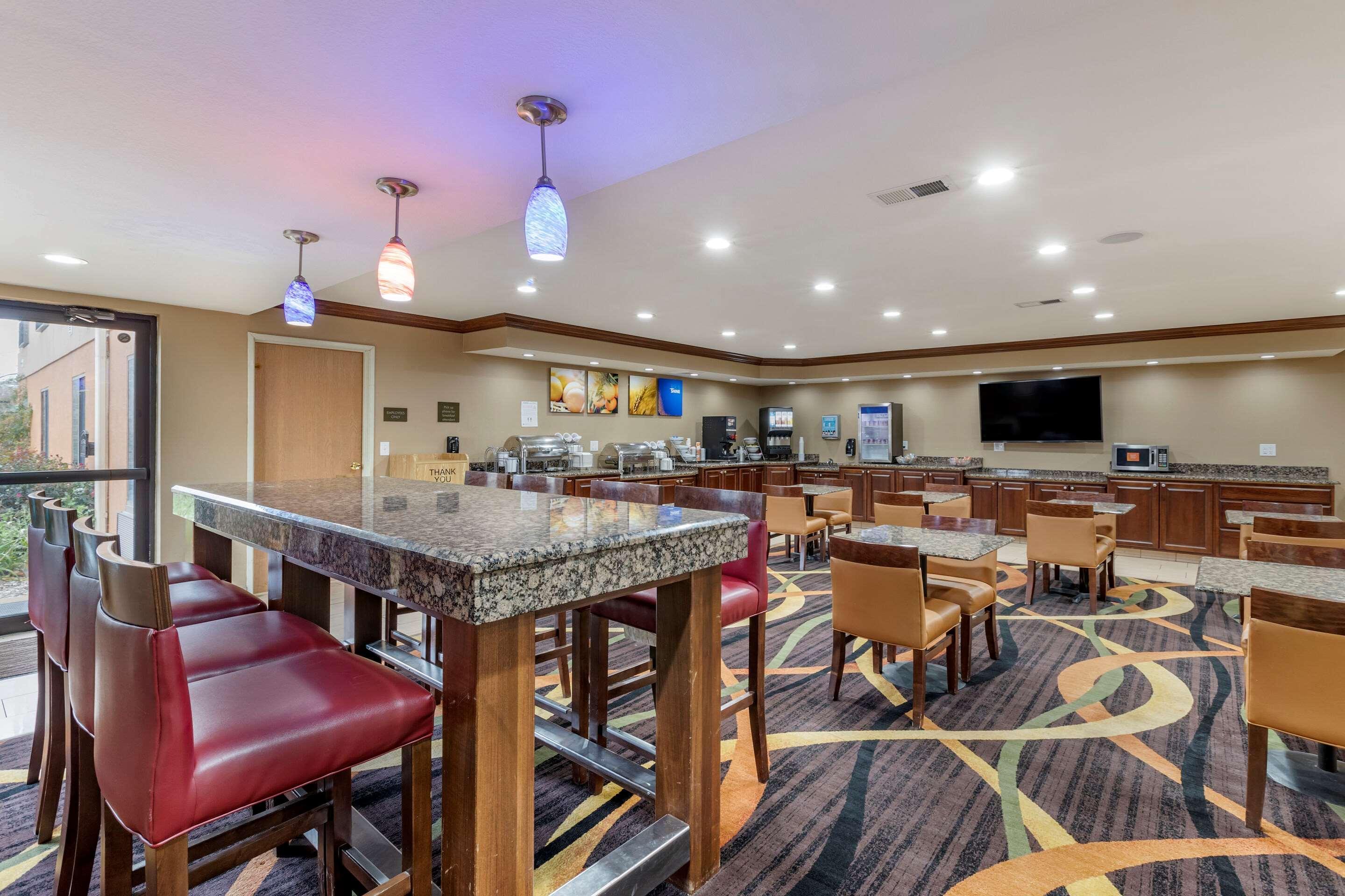 Comfort Inn & Suites Cedar Rapids North - Collins Road Екстер'єр фото