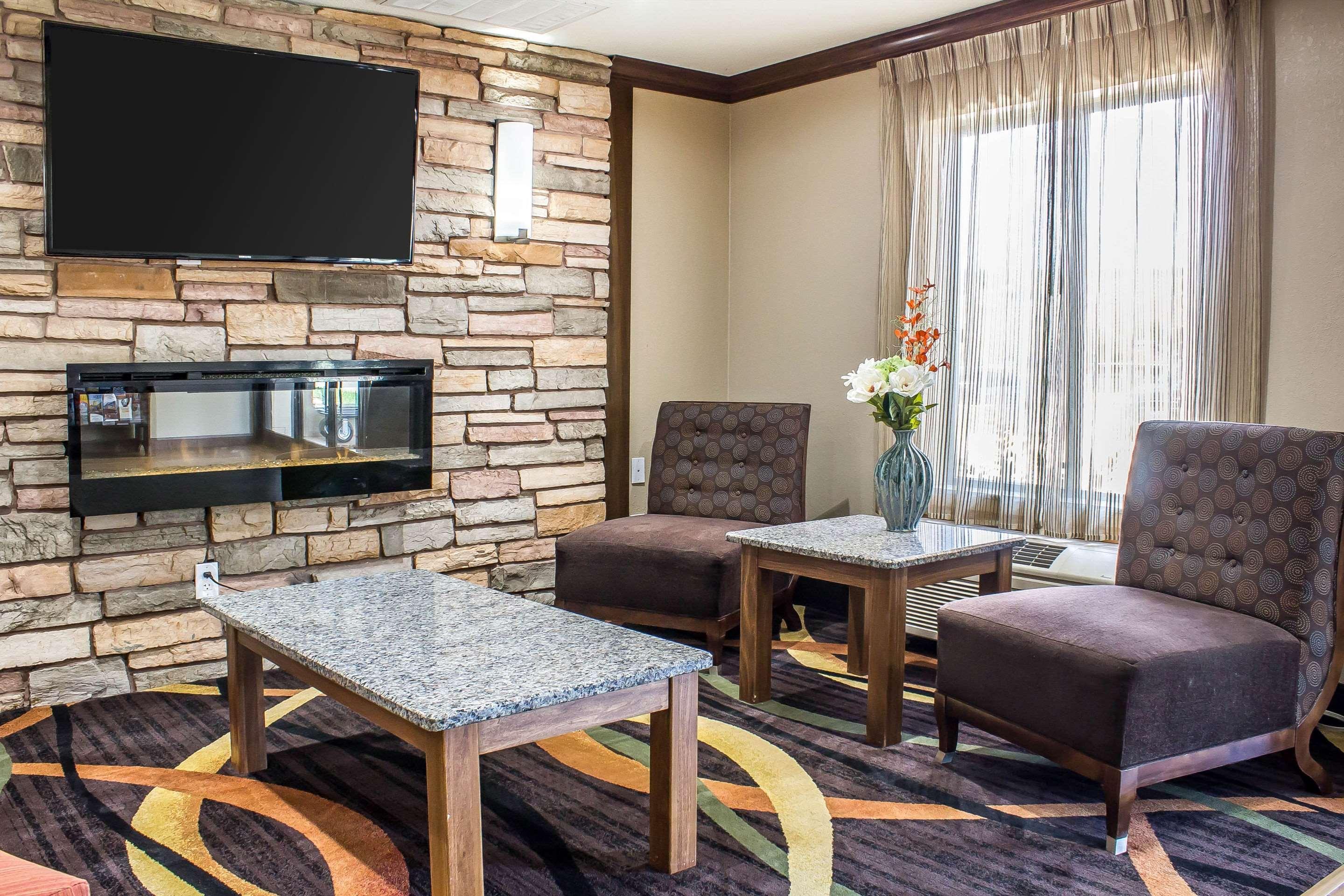 Comfort Inn & Suites Cedar Rapids North - Collins Road Екстер'єр фото