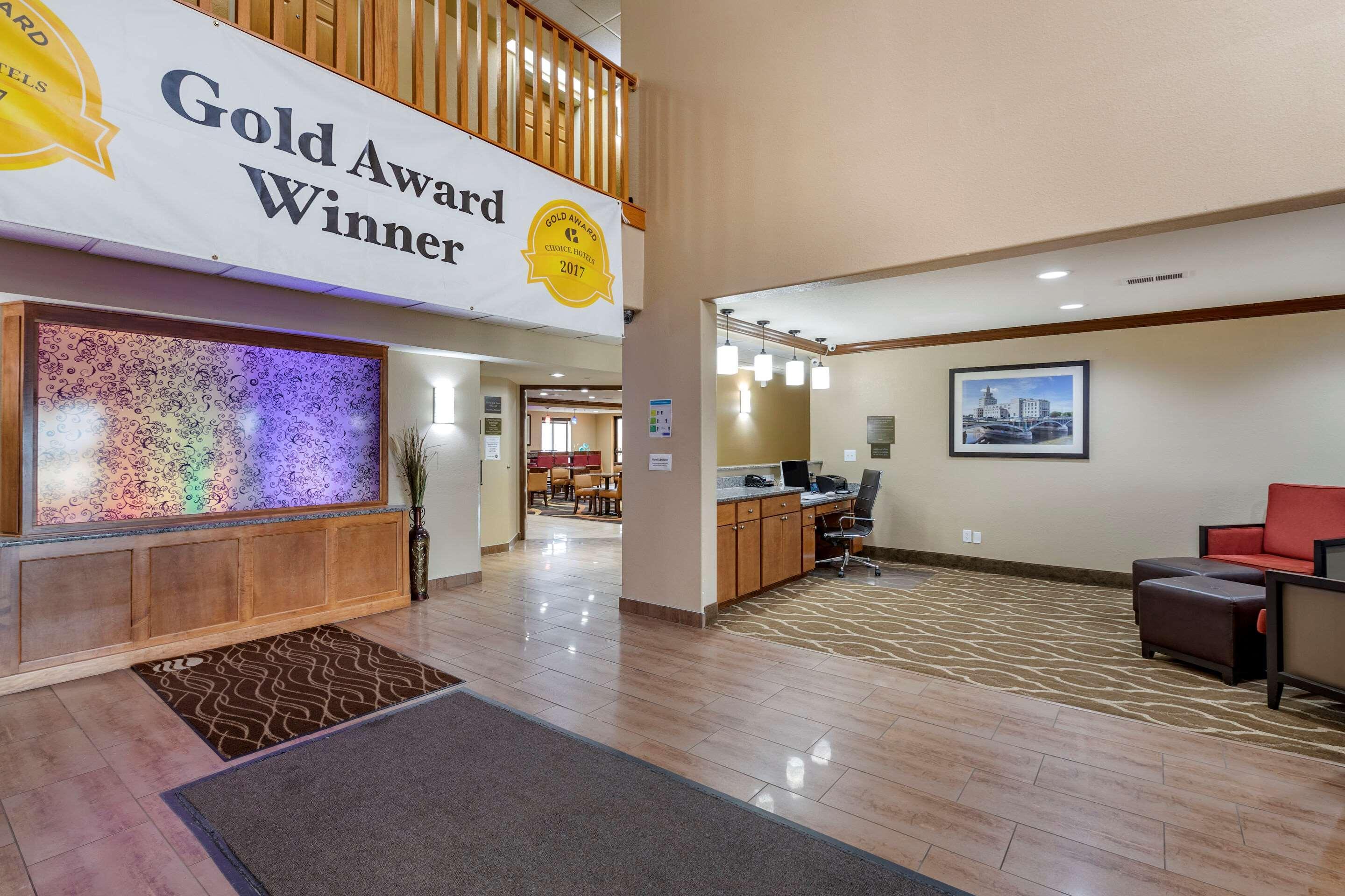 Comfort Inn & Suites Cedar Rapids North - Collins Road Екстер'єр фото