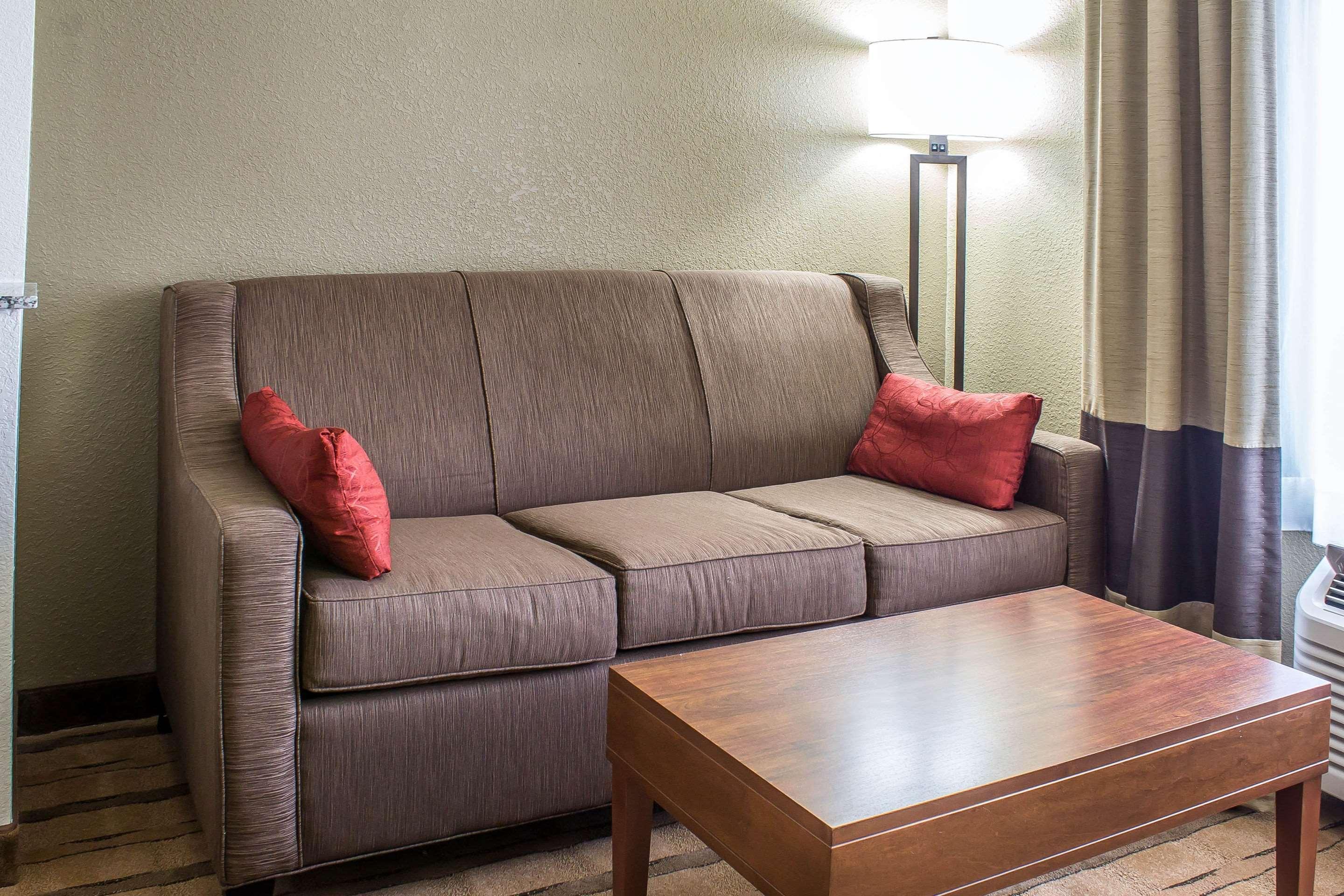 Comfort Inn & Suites Cedar Rapids North - Collins Road Екстер'єр фото