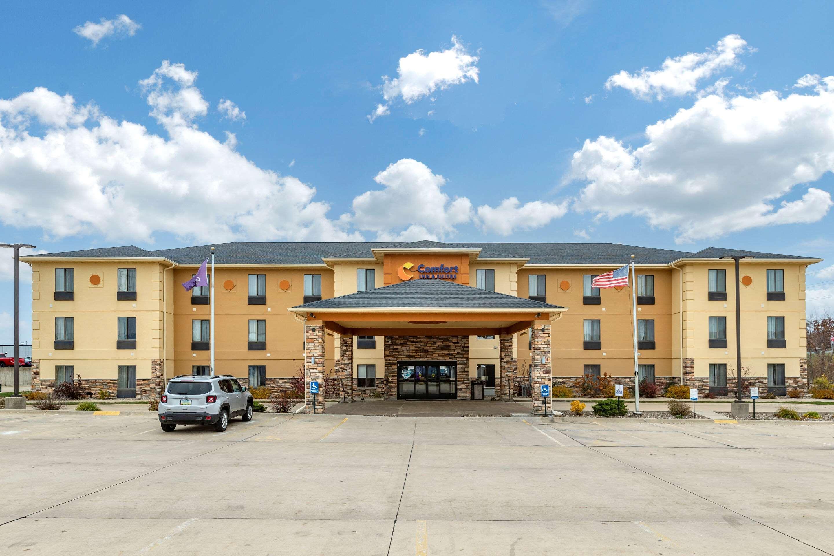 Comfort Inn & Suites Cedar Rapids North - Collins Road Екстер'єр фото