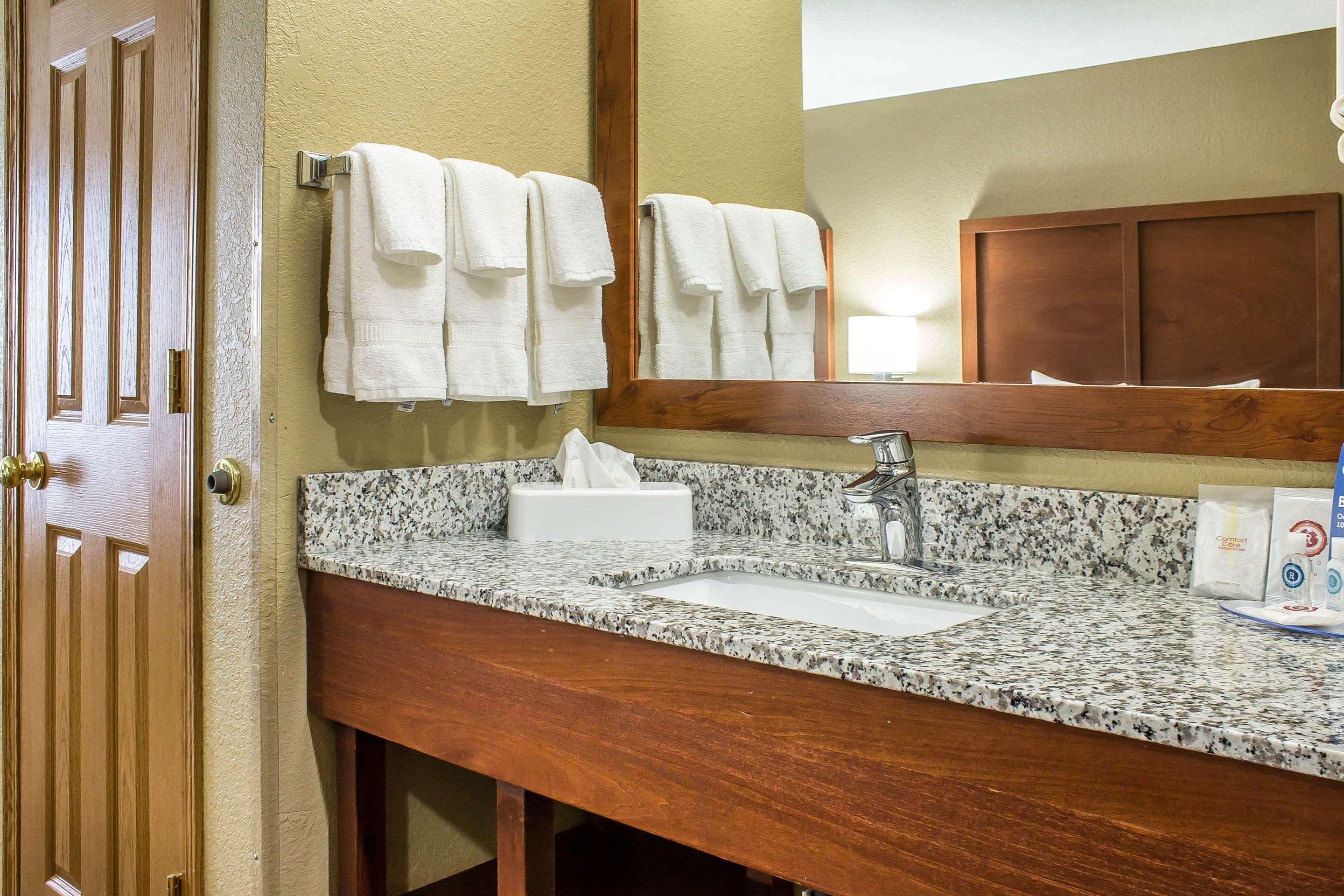 Comfort Inn & Suites Cedar Rapids North - Collins Road Екстер'єр фото