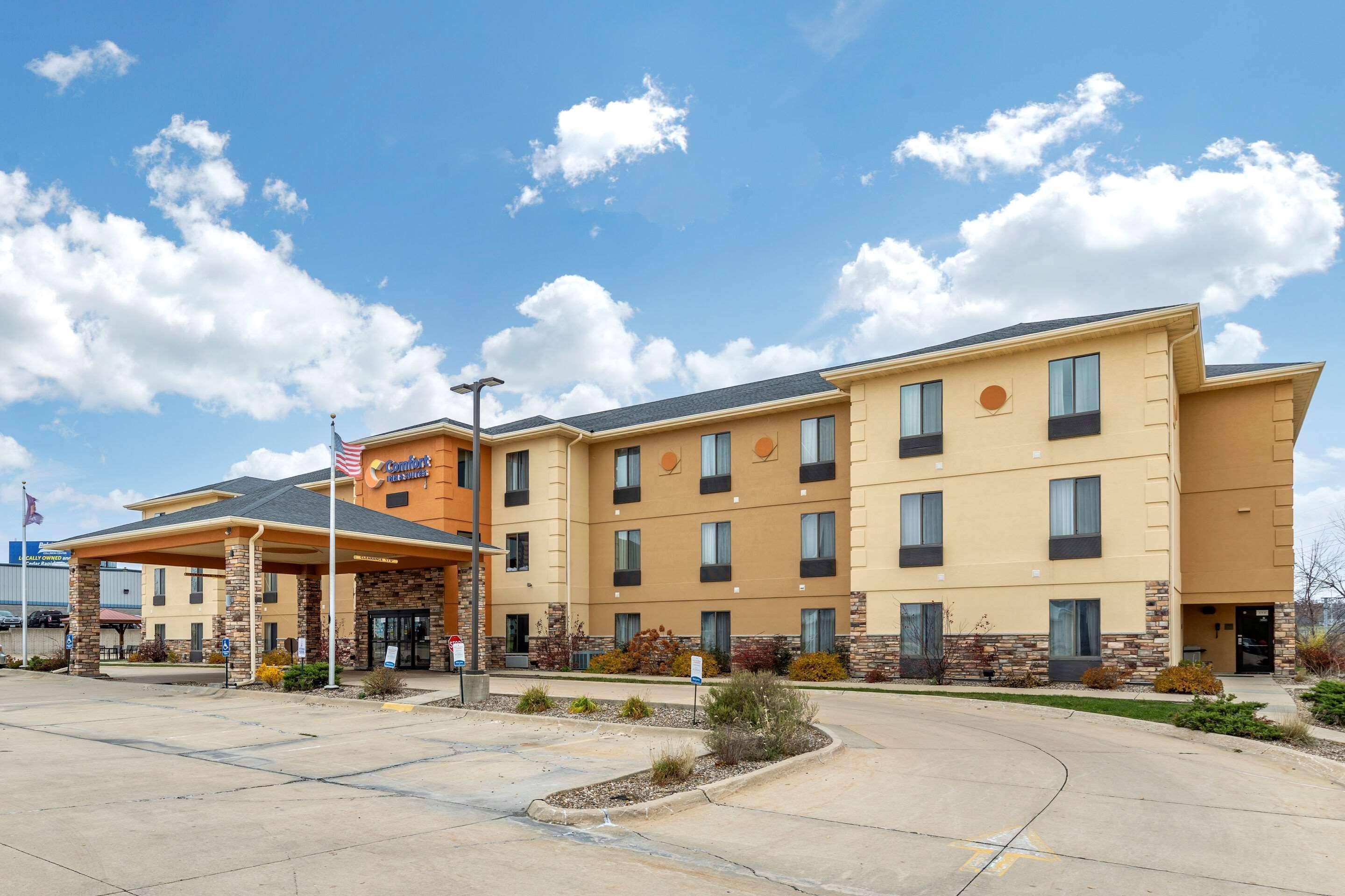 Comfort Inn & Suites Cedar Rapids North - Collins Road Екстер'єр фото